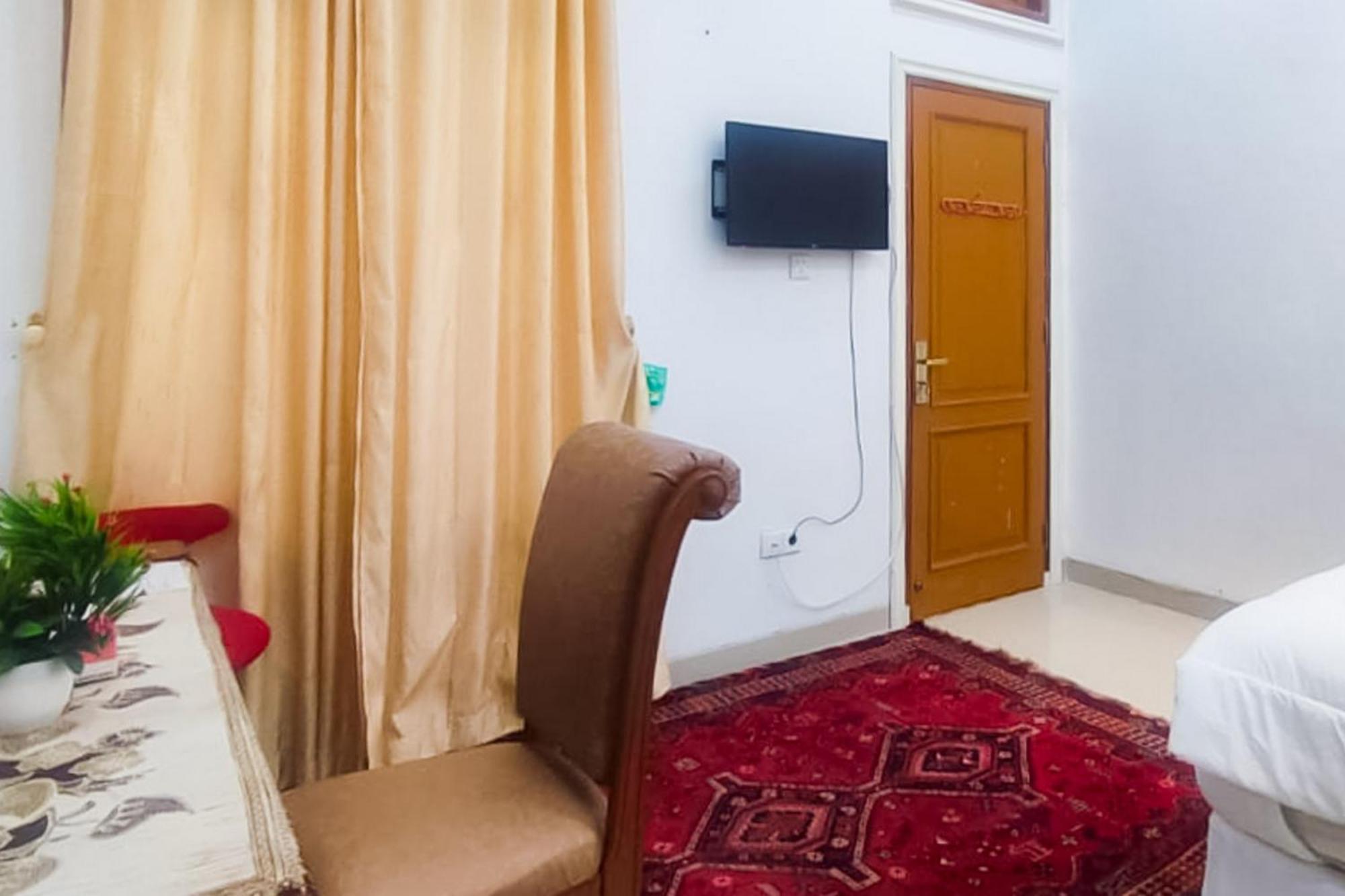 Reddoorz Syariah At Chilla Guest House Padang Exterior photo